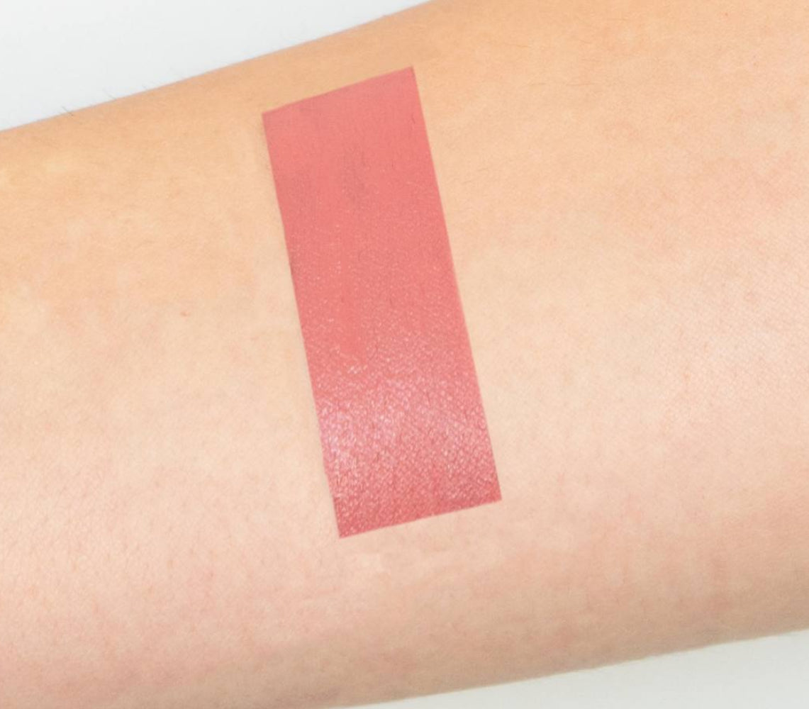 FLÜSSIGER LIPPENSTIFT MIT MATTEM EFFEKT UND LANGEM HALT – NATURAL PINK